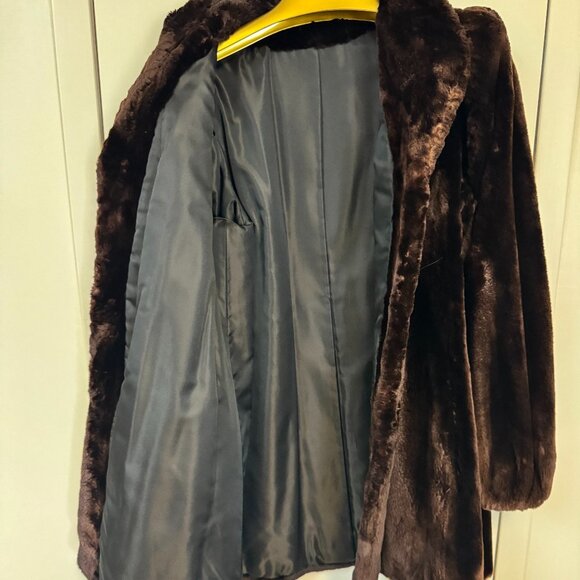 Vintage Stunning Authentic Fur Coat w/ Fur Hat - LUXURY!! - Picture 3 of 7